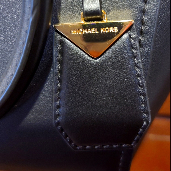 Michel Kors bag - Picture 7 of 8